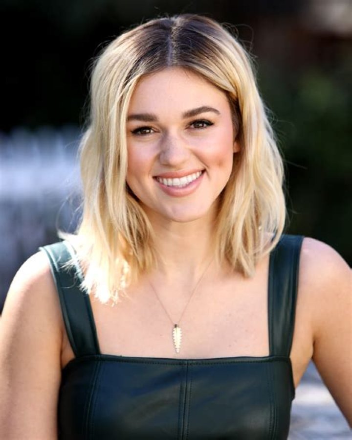 Sadie Robertson – Bio, Facts & Family Life of Reality TV Star & Actress