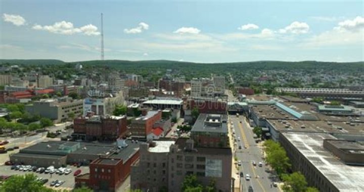 Famous People From Scranton, Pennsylvania & Celebs Born In Scranton