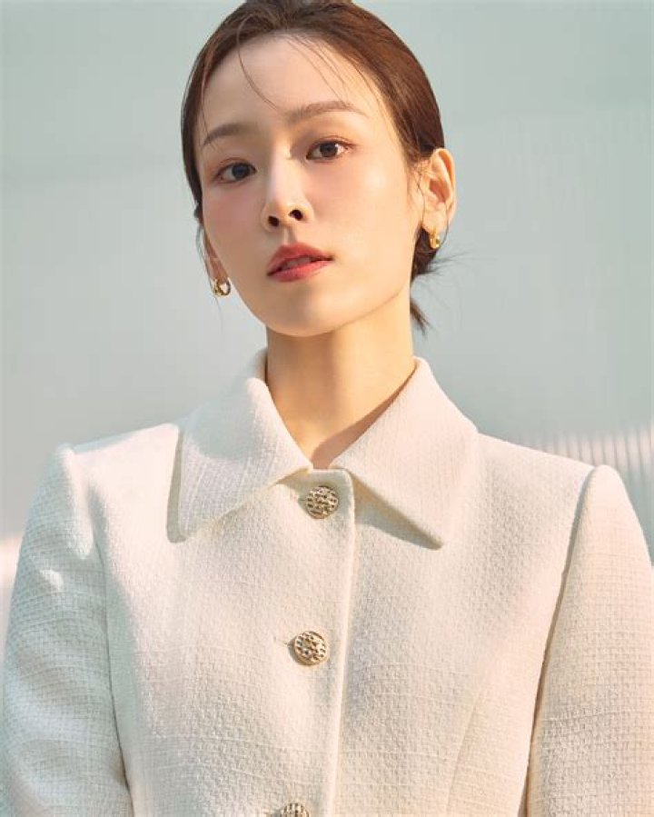 Seo Hyun-jin Biography - Facts, Childhood, Family Life & Achievements