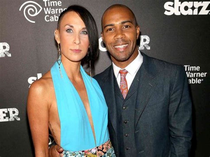 What happened to Omari Hardwick's sister?