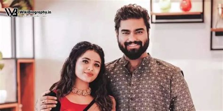 
Simba Arati Height, Weight, Net Worth, Age, Birthday, Wikipedia, Who, Nationality, Biography 