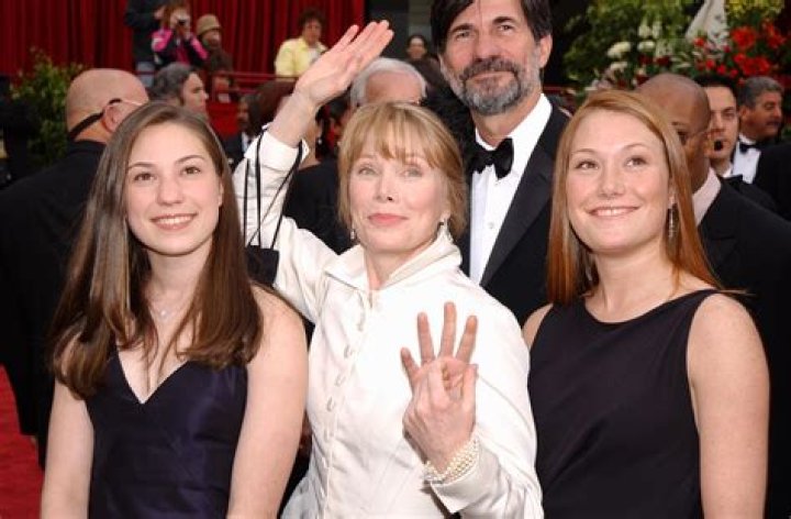 
Sissy Spacek’s Daughter Schuyler Fisk Recalls Playing ‘Rough’ with Mom’s Oscar Growing Up 