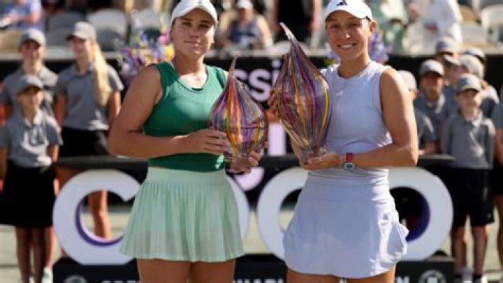 Sofia Kenin age, height, nationality, coach, ranking, titles, Instagram, prize money, net worth