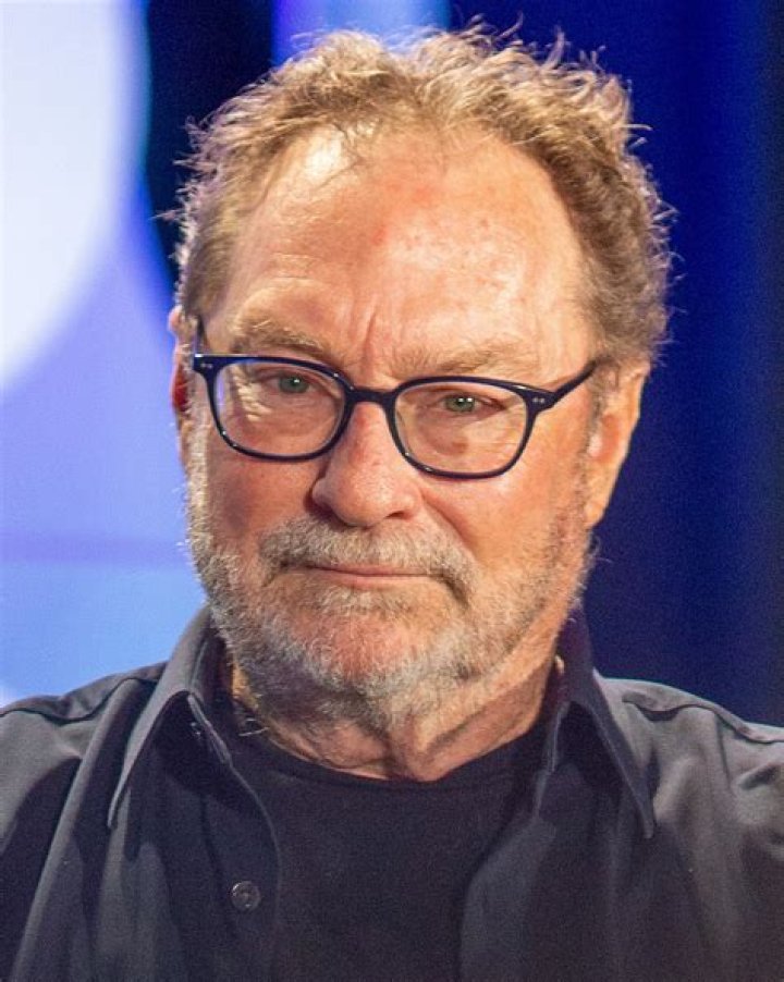 Stephen Root Biography - Facts, Childhood, Family Life & Achievements