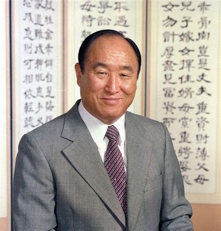 Sun Myung Moon Biography - Childhood, Life Achievements & Timeline