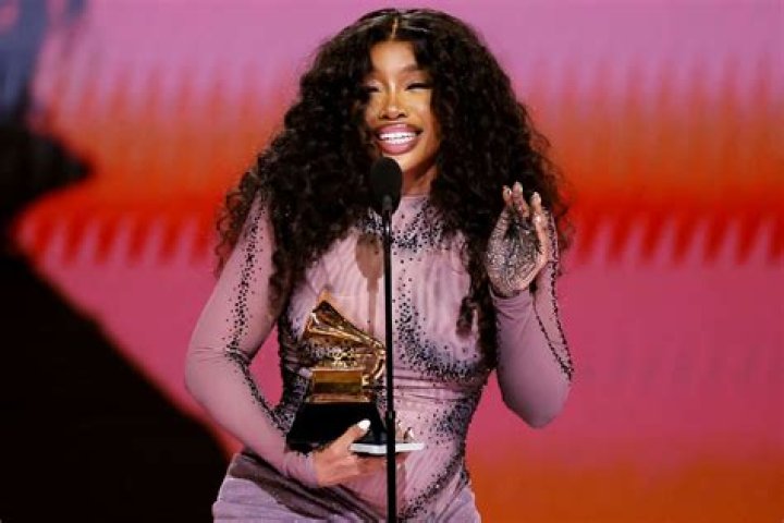SZA Biography - Facts, Childhood, Family Life & Achievements