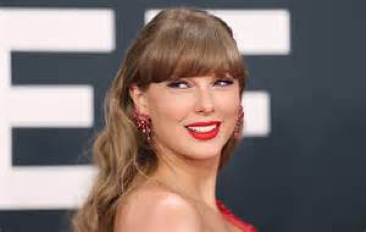 Taylor Swift Donates $113,000 And Includes Hand-Written Note In Support Of LGBT Cause In Tennessee