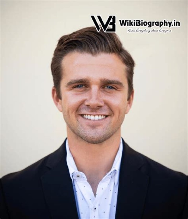 Thom Hinkle Height, Weight, Net Worth, Age, Birthday, Wikipedia, Who, Nationality, Biography