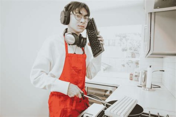 Thomas Middleditch’s Net Worth, Age, Height, Weight, Wife, Kids, Bio-Wiki