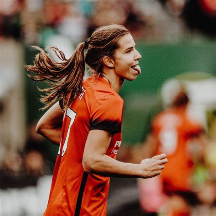 Tobin Heath Biography - Facts, Childhood, Family Life of American Football Player