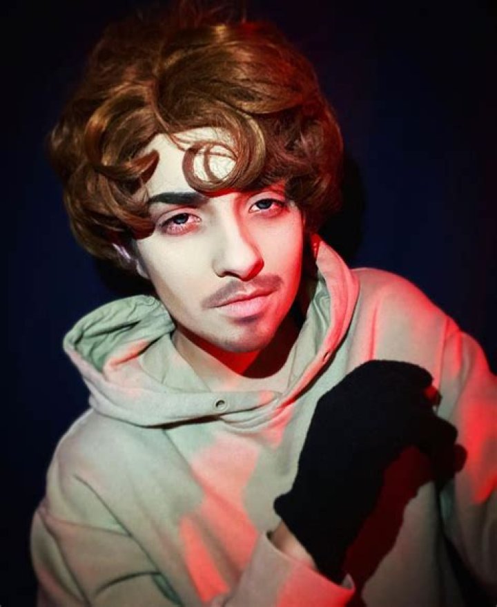 Toby Woolf Height, Weight, Net Worth, Age, Birthday, Wikipedia, Who, Nationality, Biography