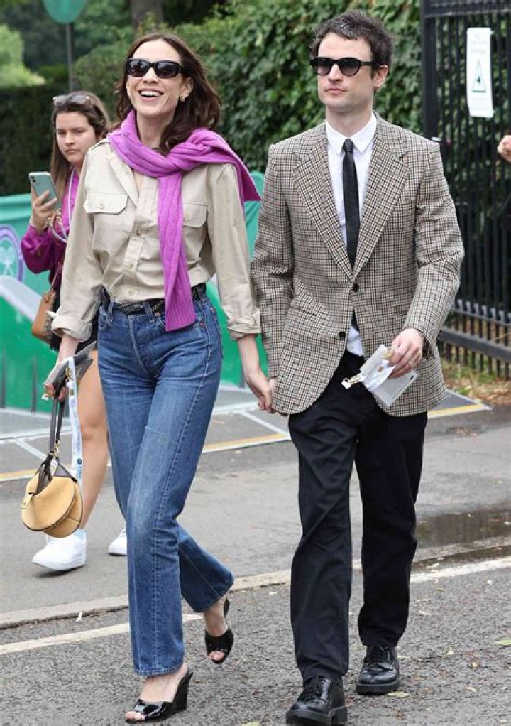 Tom Sturridge girlfriend: Does have a Tom Sturridge girlfriend?