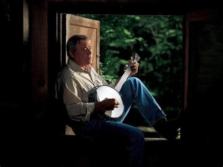 Does Tom T. Hall have a daughter?
