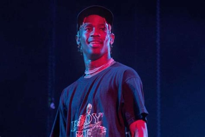 Travis Scott May Be Planning Superbowl Proposal To Kylie Jenner!