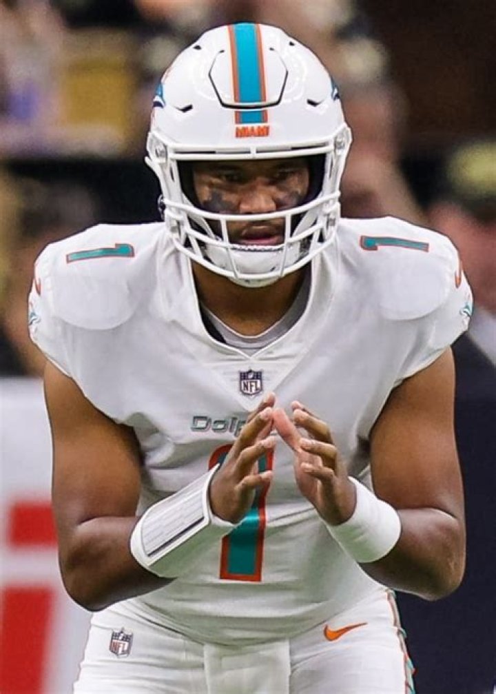 Tua Tagovailoa age, height, weight, draft, college, contract, salary, net worth, fantasy names, jersey
