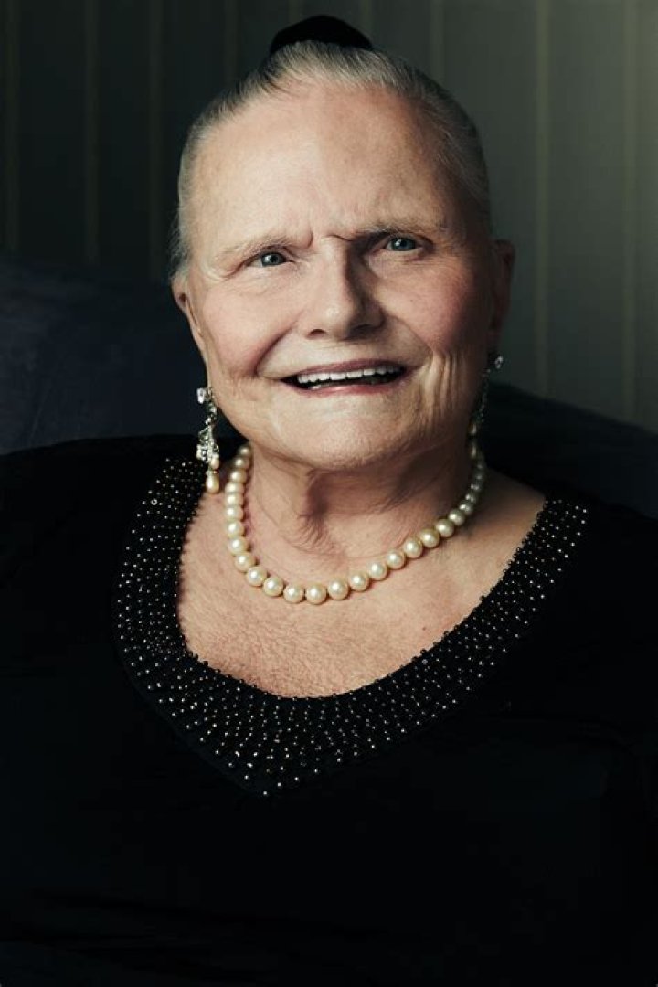 Valerie Perrine Biography - Facts, Childhood, Family Life & Achievements