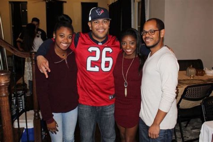 Who are Ginni Thomas' brothers and sisters?