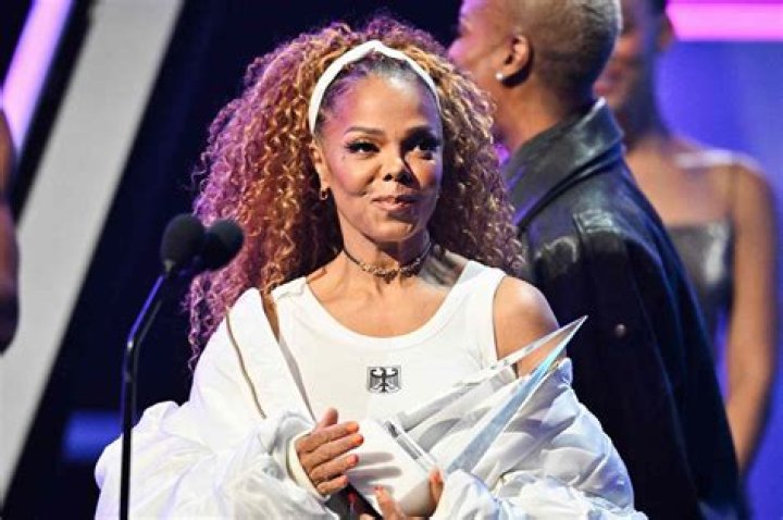 Wendy Williams Is ‘Confused’ As To Why Toni Braxton Performed At The AMAs With No Engagement Ring From Birdman In Sight – Are They Really Over?