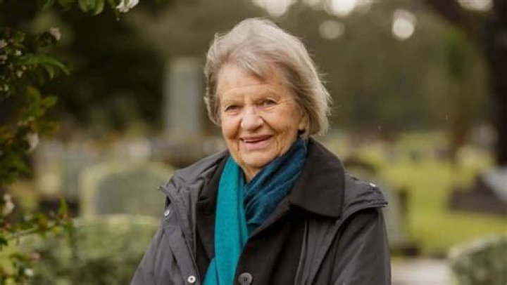 What Is Elizabeth Macrae Doing Now? Husband And Net Worth