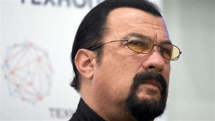 Where does Steven Seagal live, and does he really have Russian citizenship?