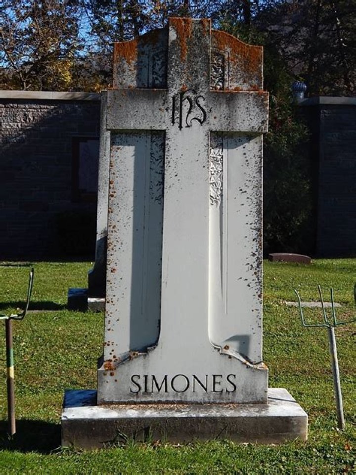 Where is Nina Simone’s grave?