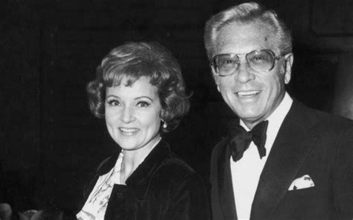Where will Betty White be buried?
