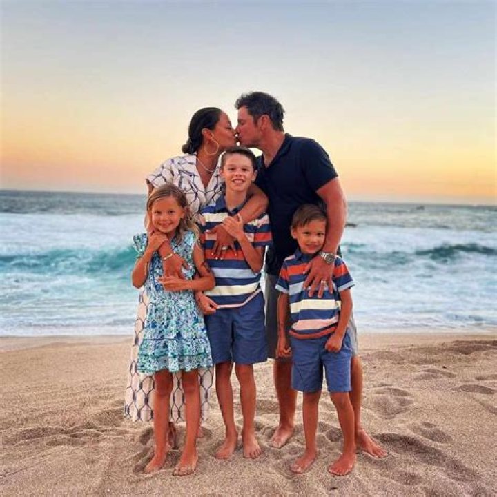
Who are Vanessa Lacheys Parents? Vanessa Lachey Biography, Parents Name, Nationality and More 