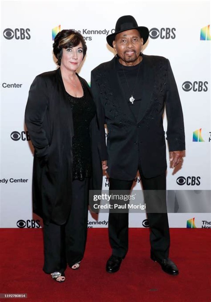 Who is Aaron Neville wife Sarah Ann Friedman?