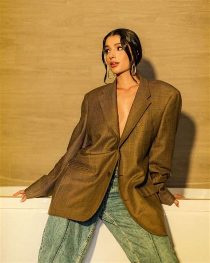 Who Is Abril di Yorio? Age Wikipedia Height And Net Worth Of Actress