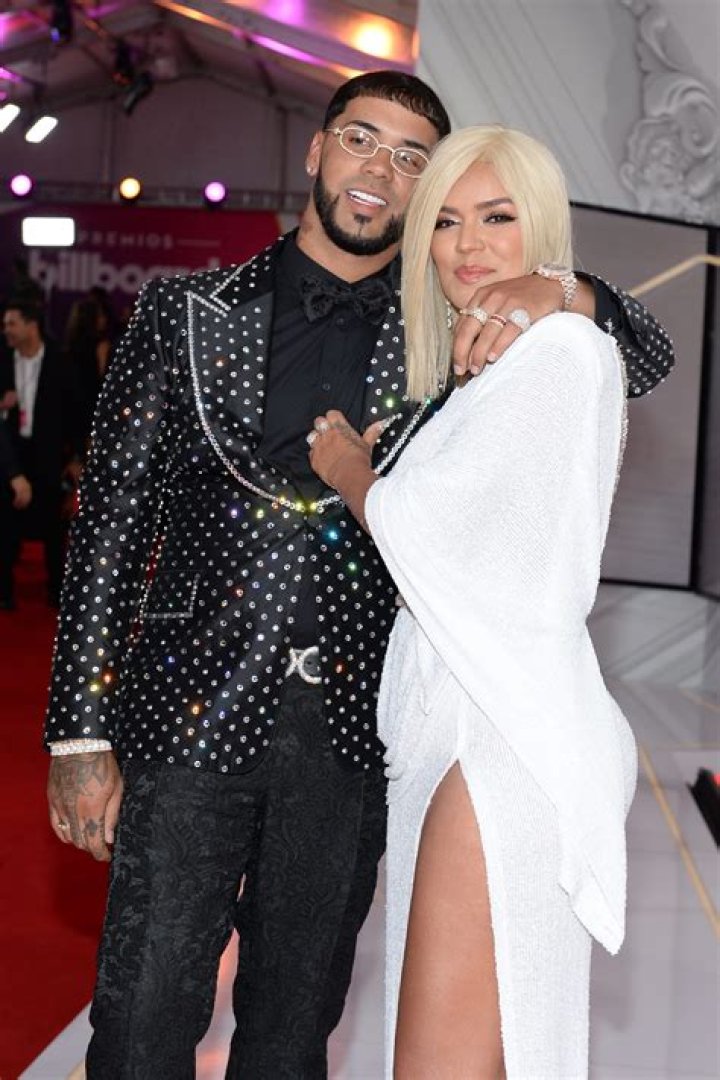 Who is Anuels current girlfriend?