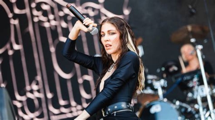 Who Is Caroline Polachek Boyfriend? Find Out If The Musician Is Dating In 2022