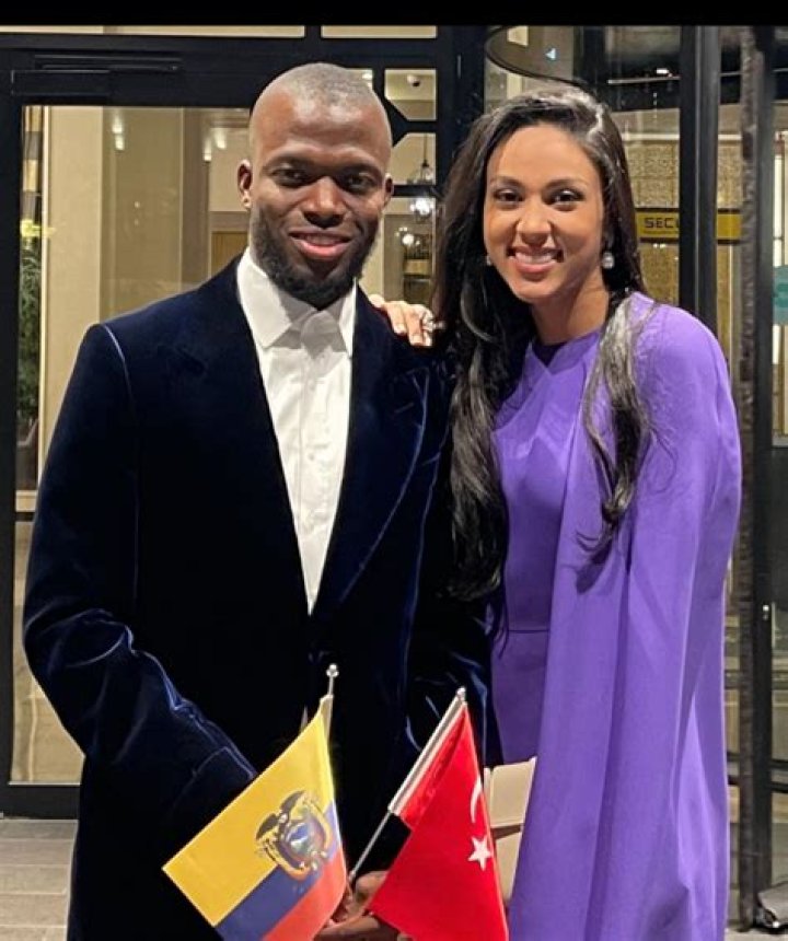 Who is Enner Valencia wife Sharon Escobar?