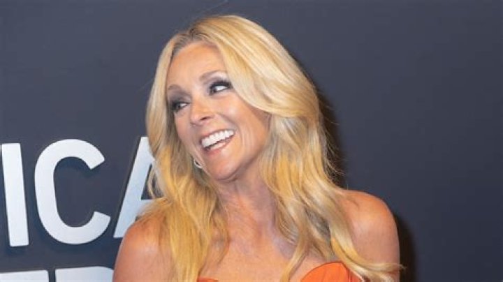 Who is Jane Krakowski? Find Net Worth, Quote, Awards, Fact, Wiki