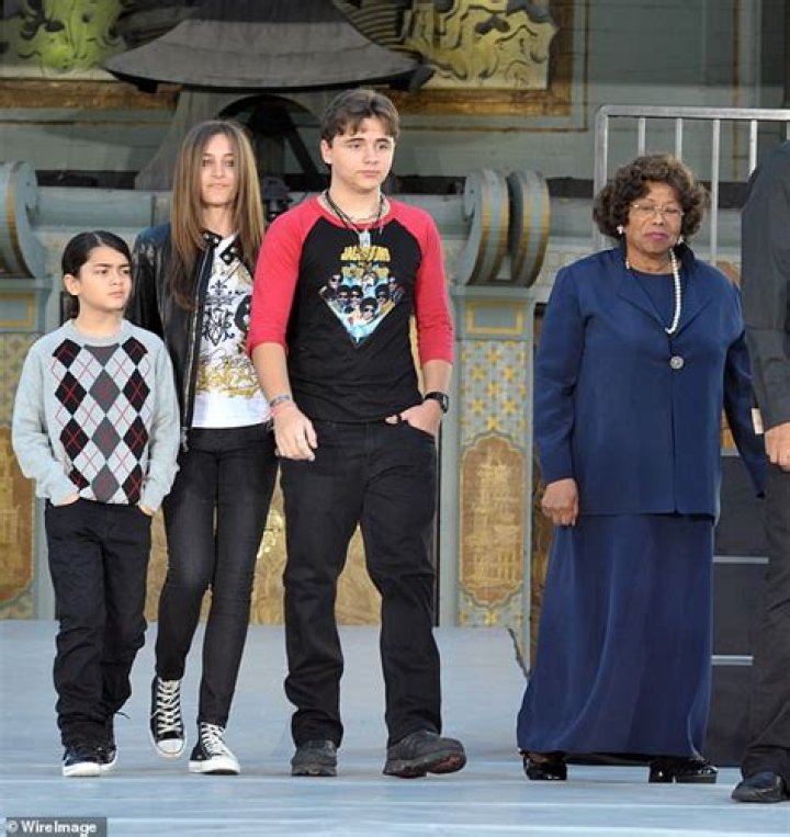 Who is the biological mother of Beckett Cypher?