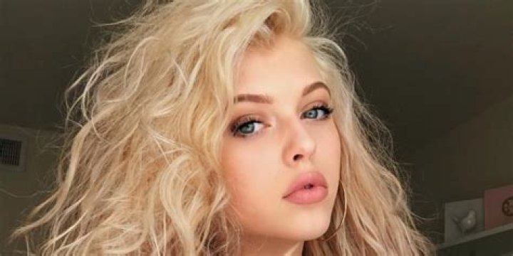 
Who is Youtuber Loren Beech? Where does she live? Her Wiki: Height, Sister, Model Career, Net Worth, House 