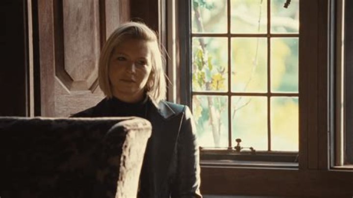 Who plays Naomi Pierce in ‘Succession?’