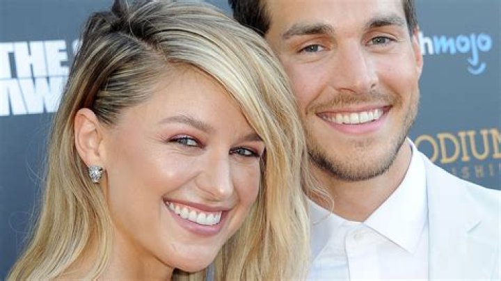 Whois Chris Wood(actor) wife Melissa Benoist?