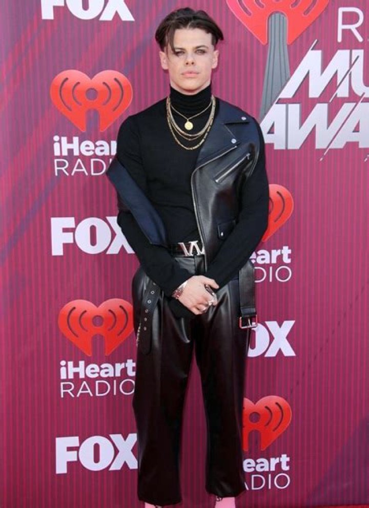 Yungblud Height Weight Body Measurements Shoe Size Age Facts