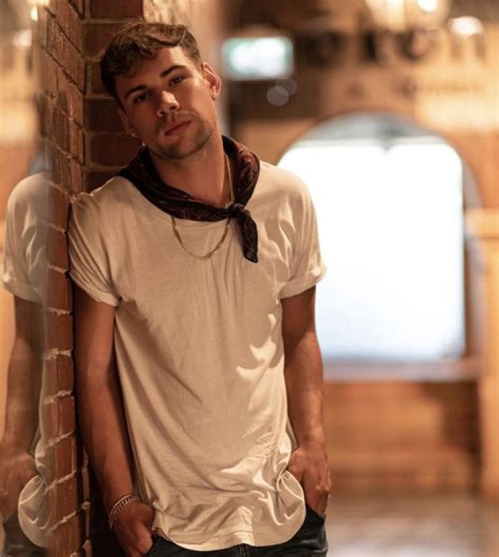 Zac Vran – Bio, Facts, Family Life of Canadian Actor, Dancer